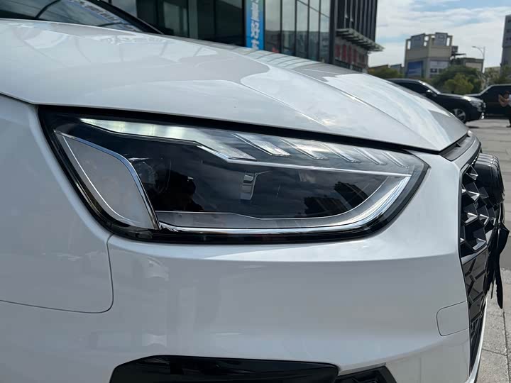 Фото 22 - Audi A4L