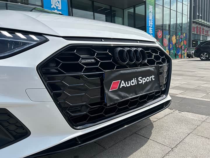 Фото 23 - Audi A4L