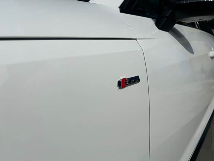 Фото 25 - Audi A4L