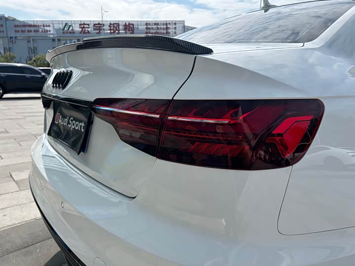 Фото 28 - Audi A4L