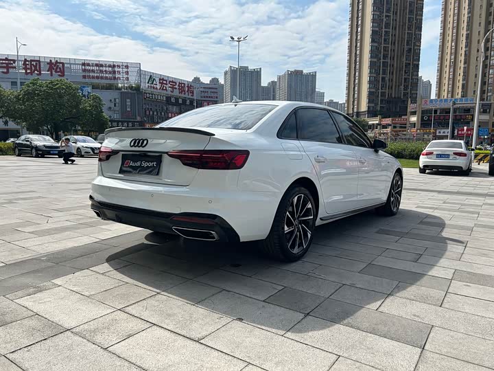 Фото 5 - Audi A4L