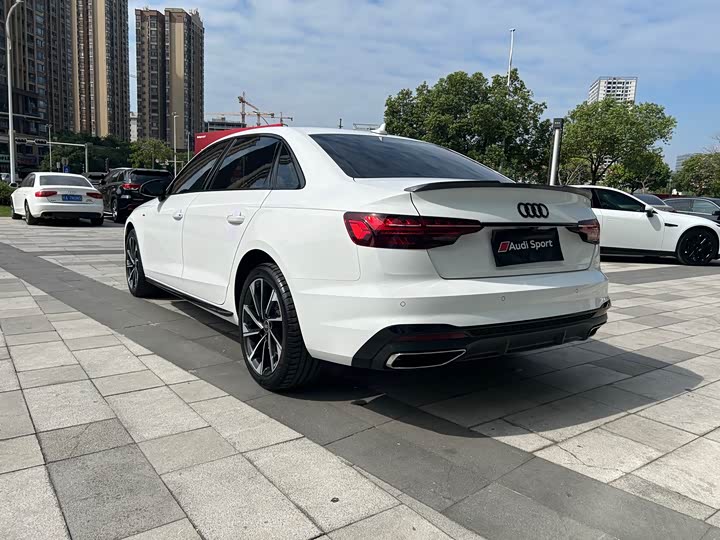 Фото 7 - Audi A4L