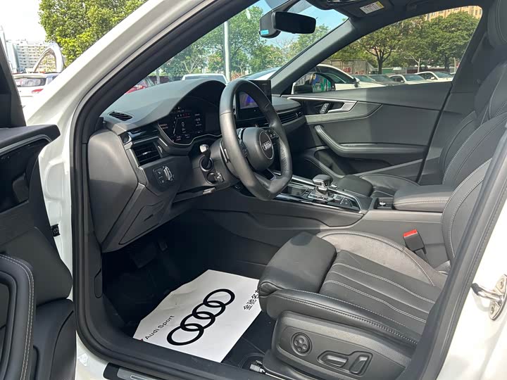 Фото 8 - Audi A4L