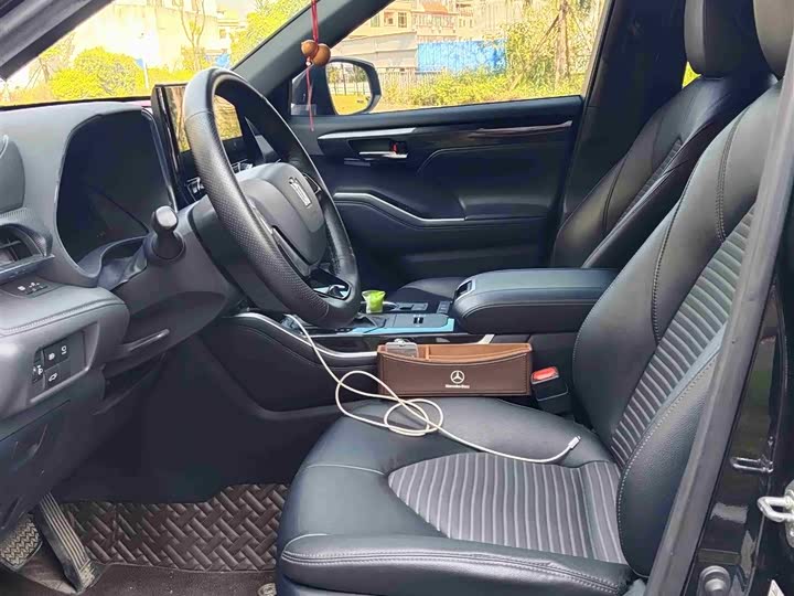 Фото 3 - Toyota Crown Kluger