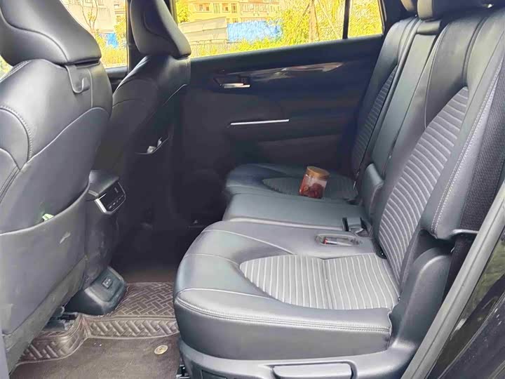 Фото 4 - Toyota Crown Kluger