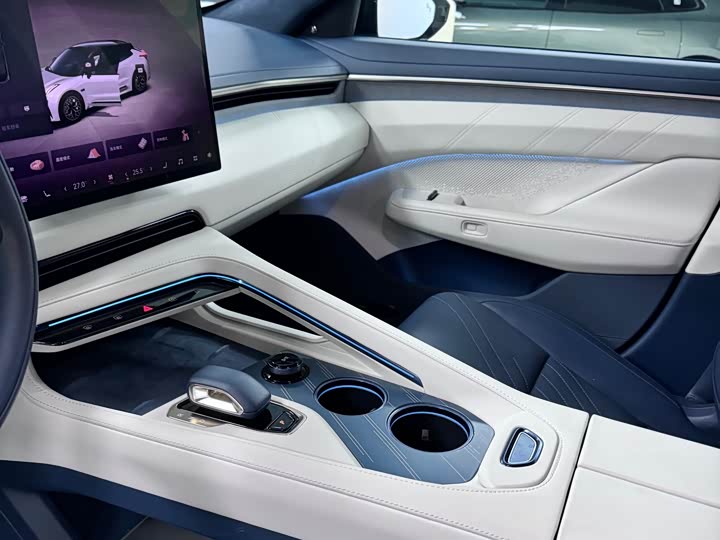 Фото 11 - Zeekr 001