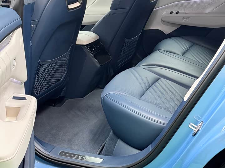 Фото 14 - Zeekr 001