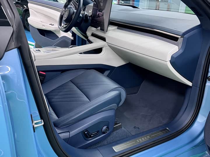 Фото 17 - Zeekr 001