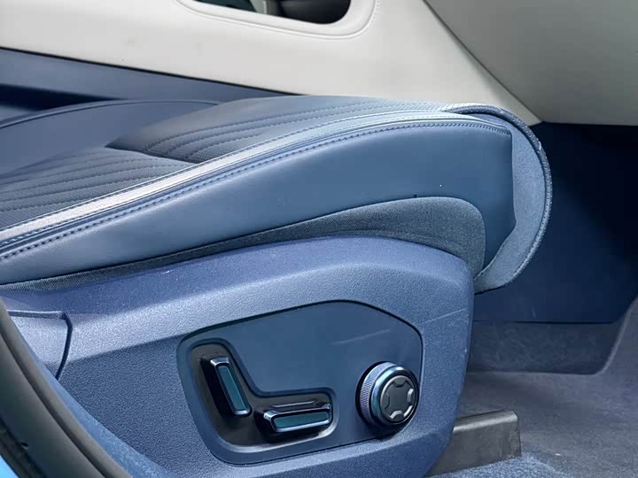 Фото 18 - Zeekr 001