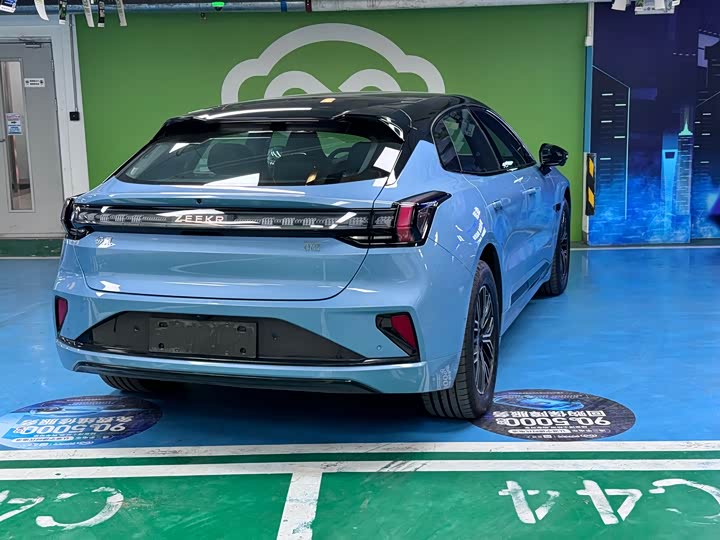 Фото 22 - Zeekr 001