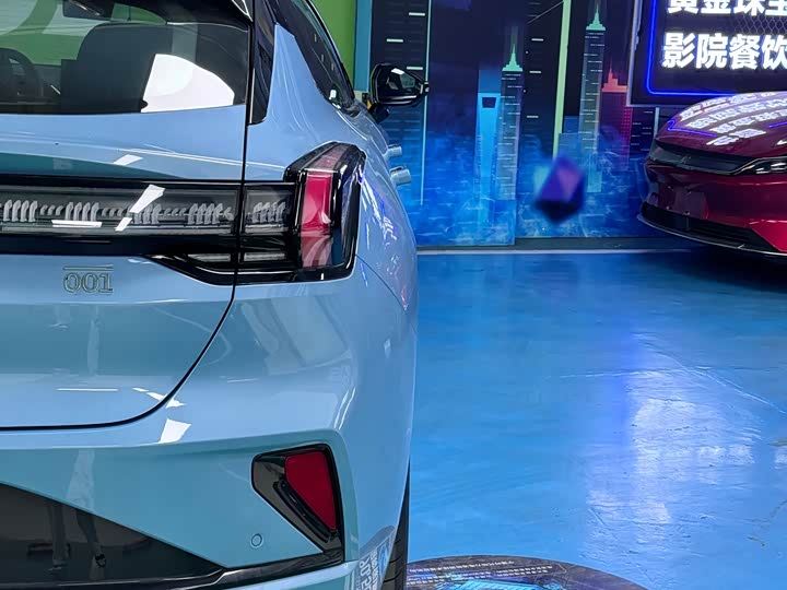 Фото 23 - Zeekr 001