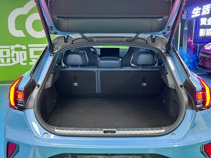 Фото 24 - Zeekr 001