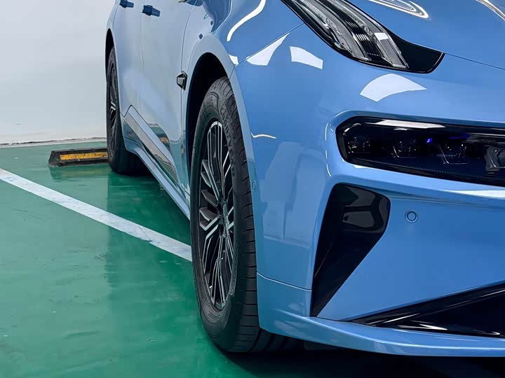 Фото 4 - Zeekr 001