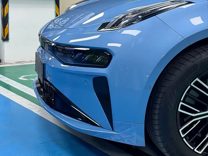 Фото 6 - Zeekr 001