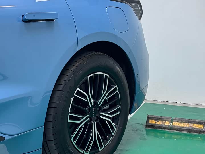 Фото 8 - Zeekr 001