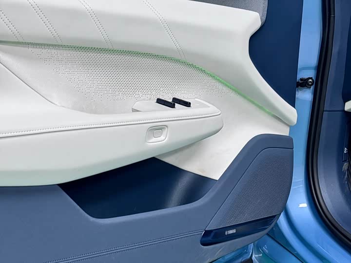 Фото 9 - Zeekr 001