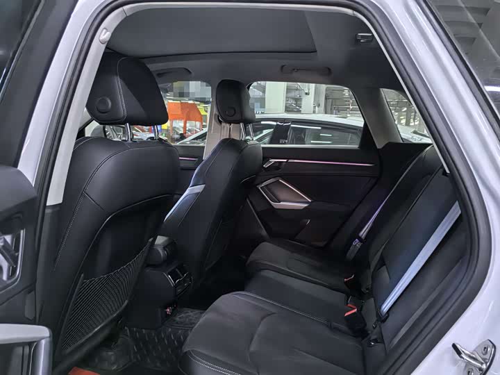 Фото 8 - Audi Q3