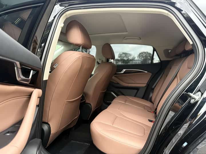 Фото 11 - Bestune B70