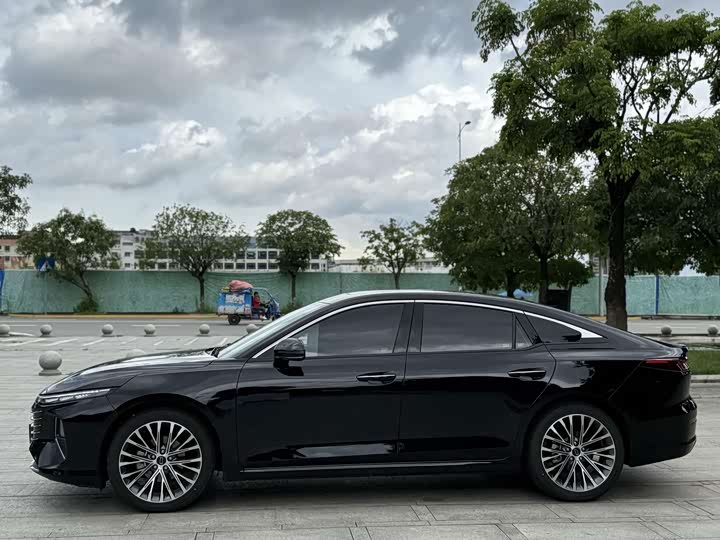 Фото 12 - Bestune B70