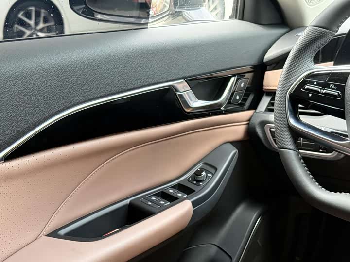 Фото 17 - Bestune B70