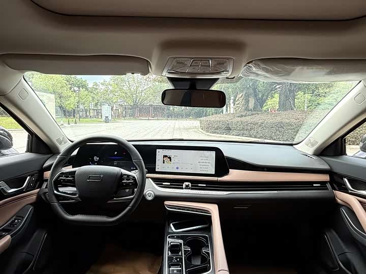 Фото 19 - Bestune B70