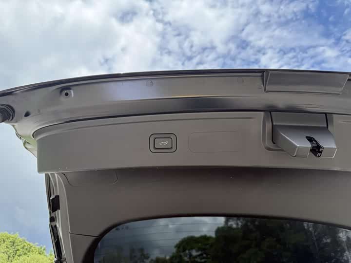 Фото 21 - Bestune B70