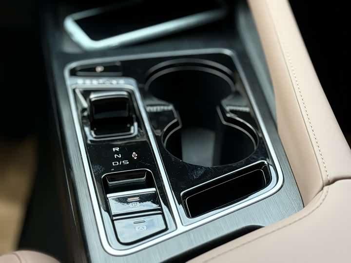 Фото 23 - Bestune B70