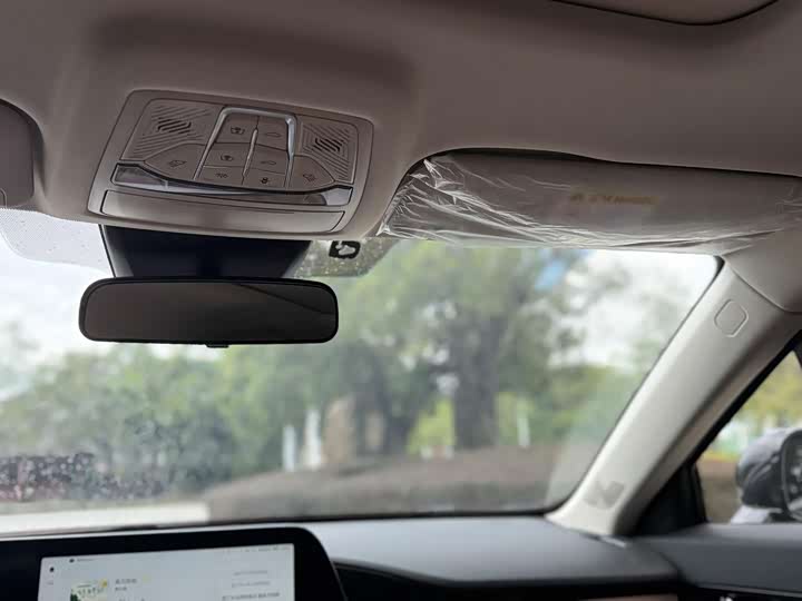 Фото 27 - Bestune B70