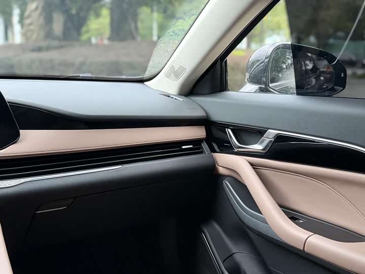 Фото 3 - Bestune B70