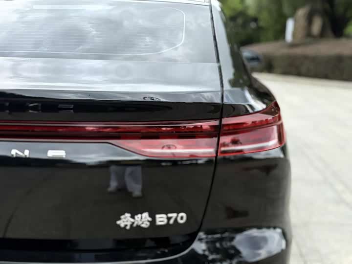 Фото 7 - Bestune B70