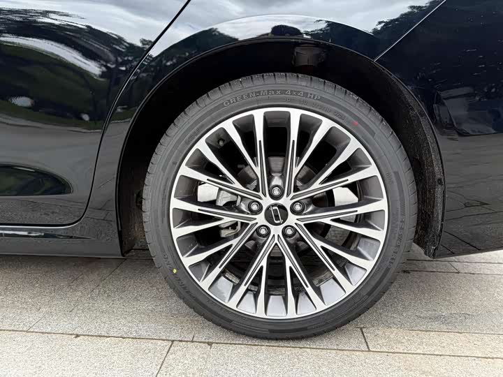 Фото 9 - Bestune B70