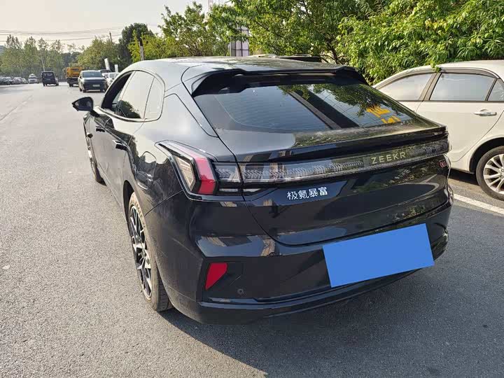 Фото 7 - Zeekr 001