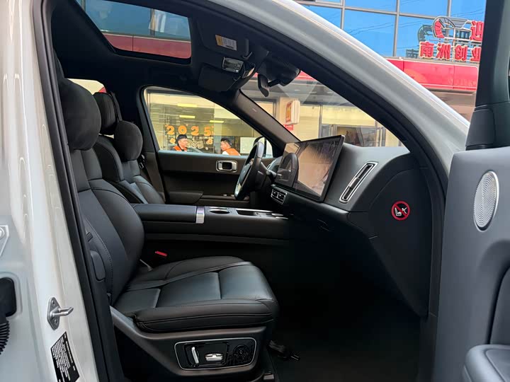 Фото 12 - LiXiang L7