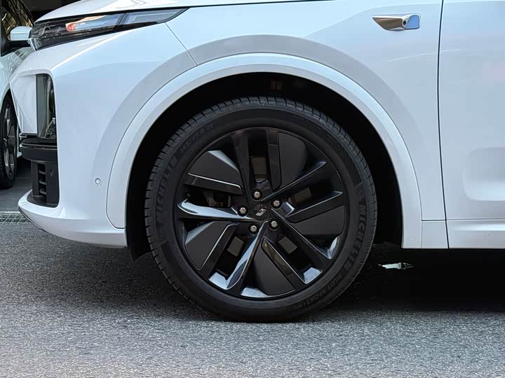 Фото 13 - LiXiang L7