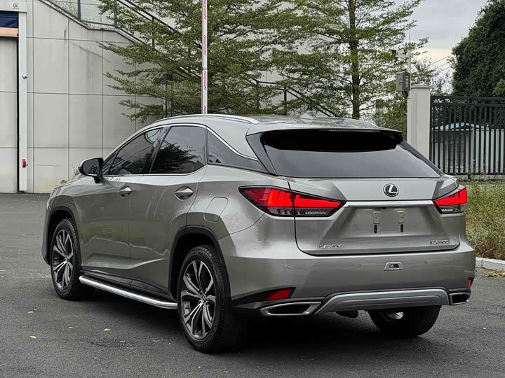 Фото 9 - Lexus RX