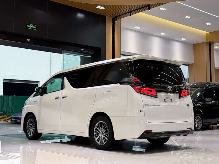 Фото 4 - Toyota Vellfire