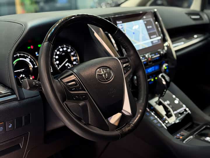 Фото 7 - Toyota Vellfire