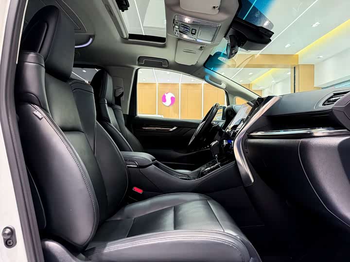 Фото 8 - Toyota Vellfire