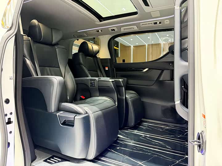 Фото 9 - Toyota Vellfire