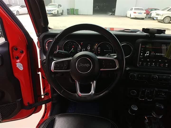 Фото 11 - Jeep Wrangler Hybrid