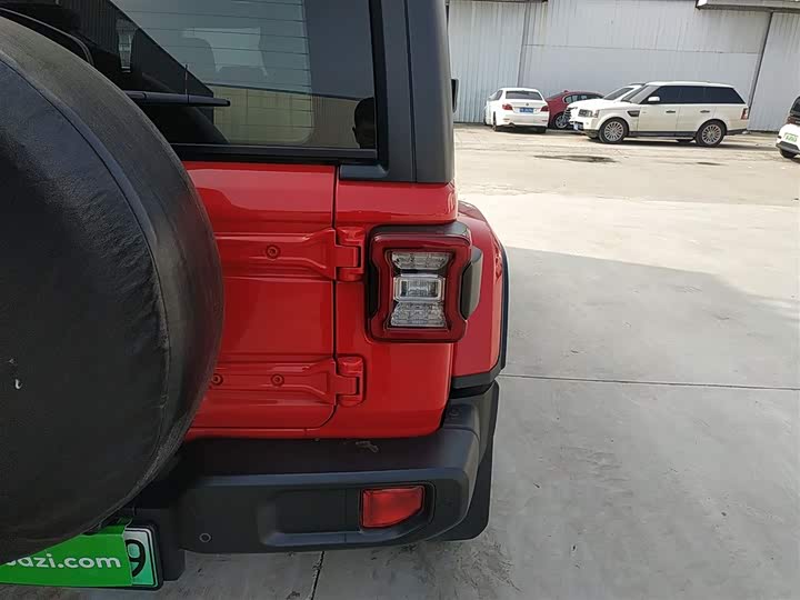 Фото 8 - Jeep Wrangler Hybrid