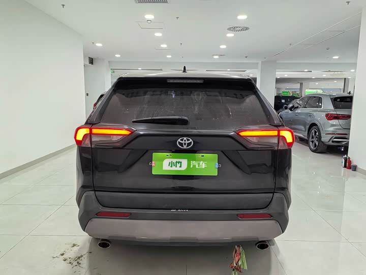 Фото 5 - Toyota RAV4