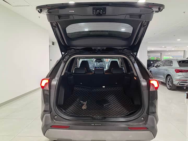 Фото 6 - Toyota RAV4