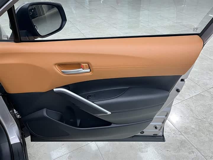 Фото 12 - Toyota Corolla Cross