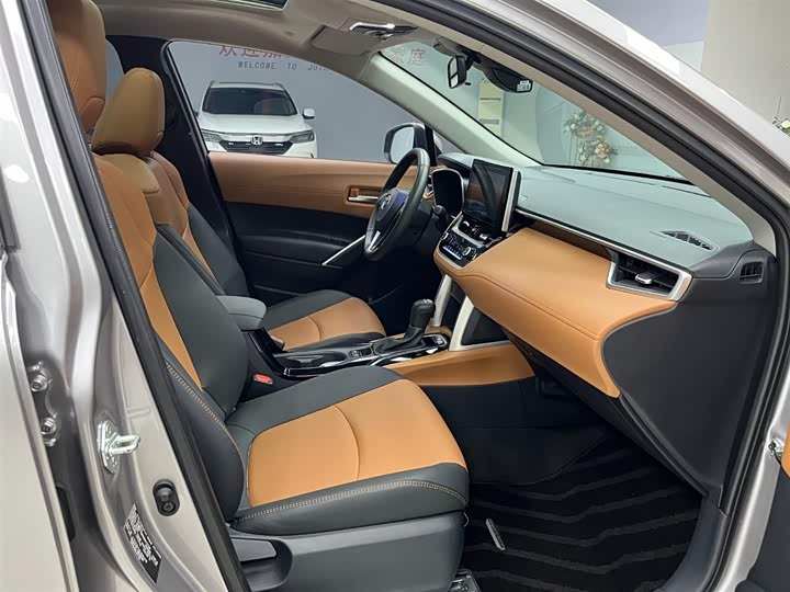 Фото 13 - Toyota Corolla Cross