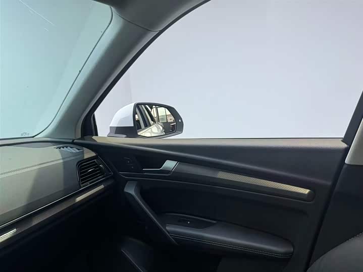 Фото 10 - Audi Q5L