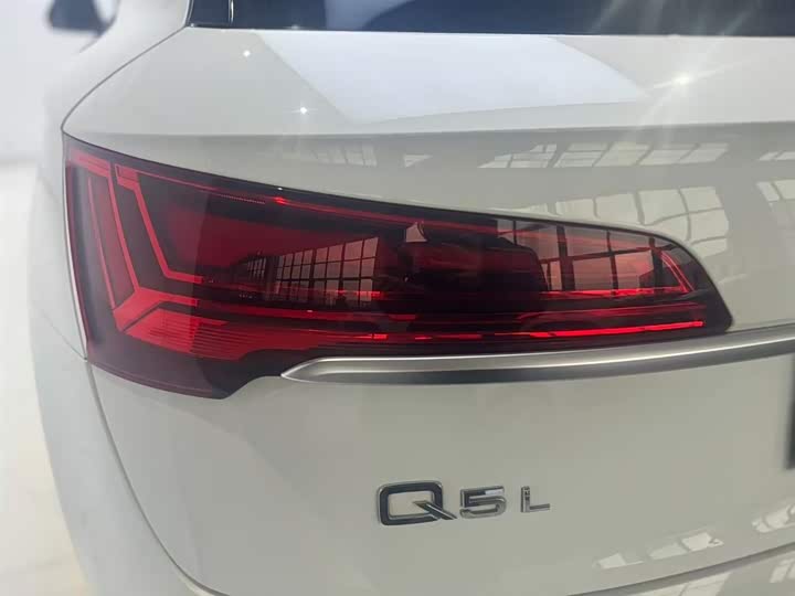 Фото 11 - Audi Q5L