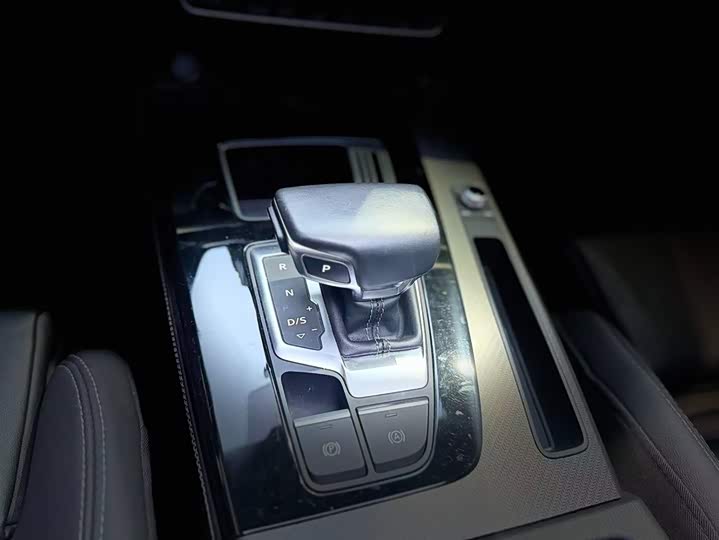 Фото 13 - Audi Q5L