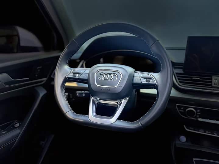 Фото 14 - Audi Q5L