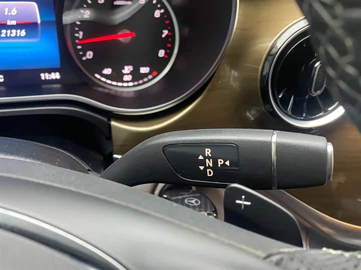 Фото 14 - Mercedes-Benz V-Class